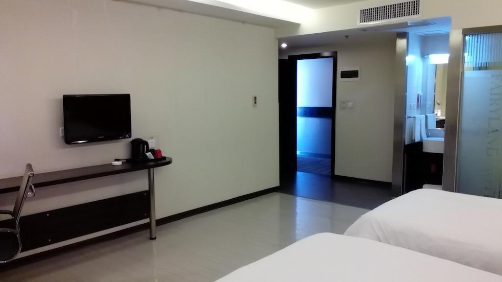 Fairyland Hotel Dongfeng Plaza Куньмин Номер фото