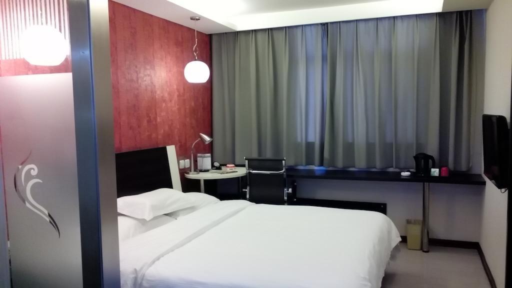 Fairyland Hotel Dongfeng Plaza Куньмин Номер фото