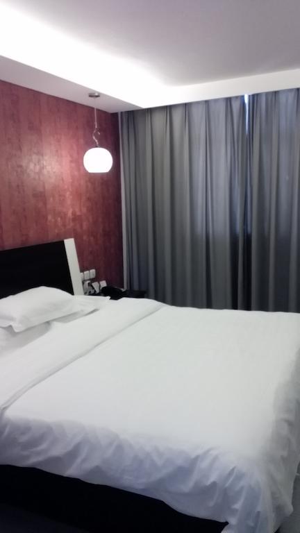 Fairyland Hotel Dongfeng Plaza Куньмин Номер фото