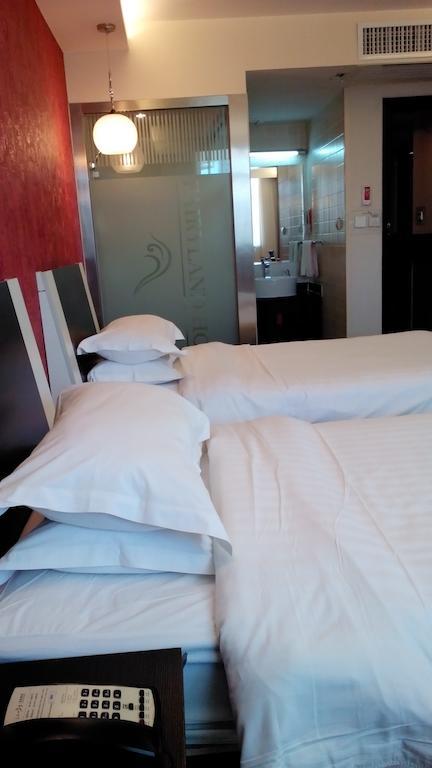 Fairyland Hotel Dongfeng Plaza Куньмин Экстерьер фото