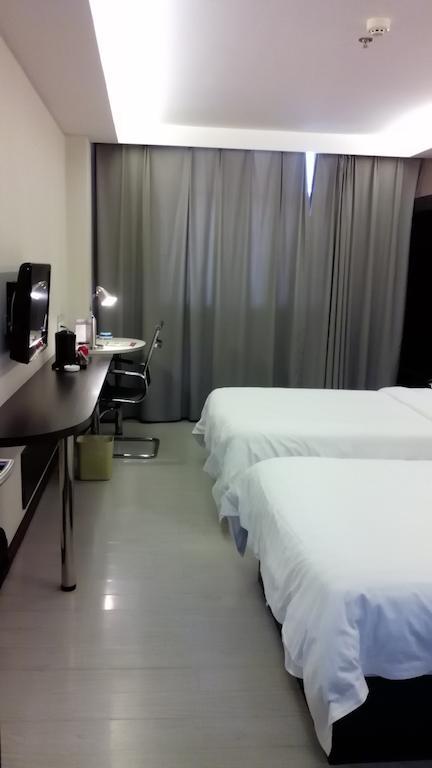 Fairyland Hotel Dongfeng Plaza Куньмин Экстерьер фото