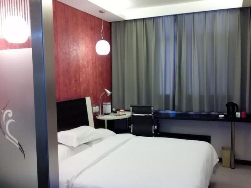 Fairyland Hotel Dongfeng Plaza Куньмин Экстерьер фото